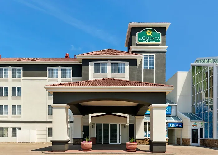 La Quinta Inn And Suites By Wyndham At Watiki Waterpark